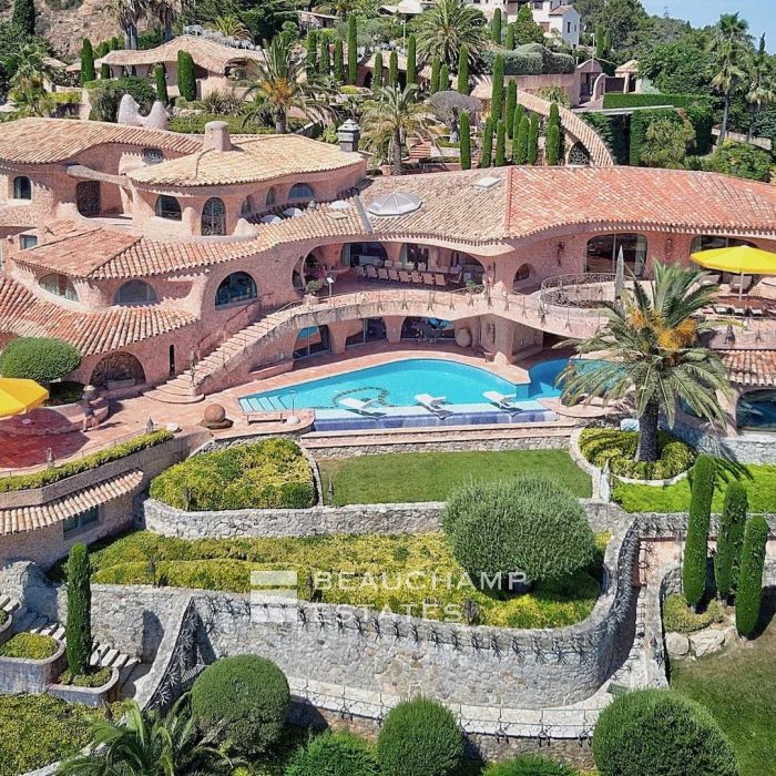 Exceptional property with 360 ° panoramic sea view in Théoule-Sur-Mer