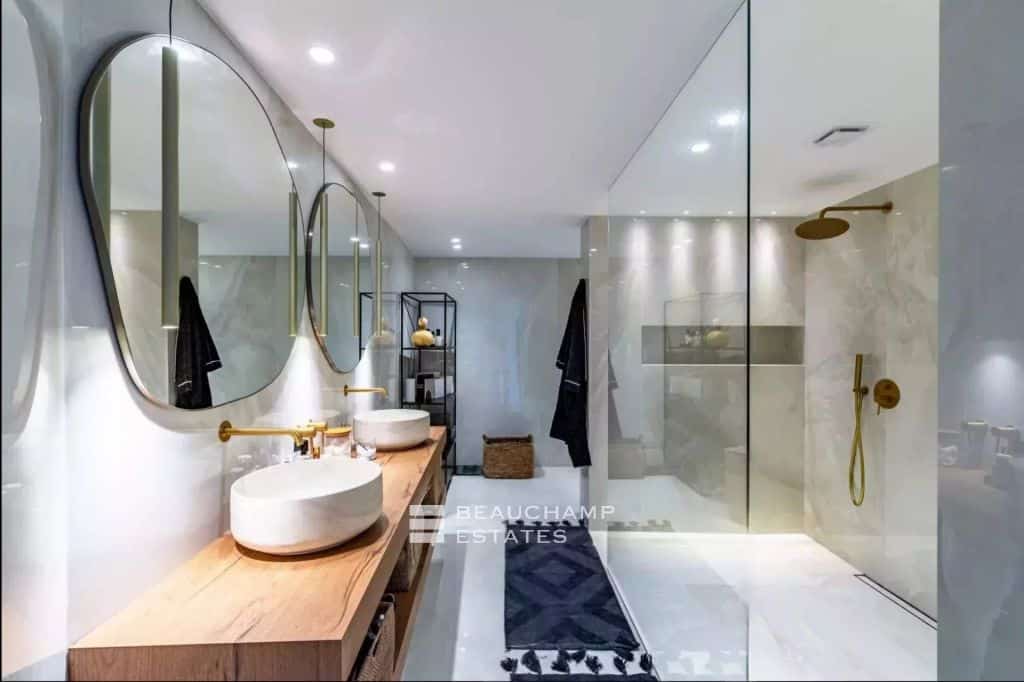 Exceptional Seaviews – 5-Bedroom Villa