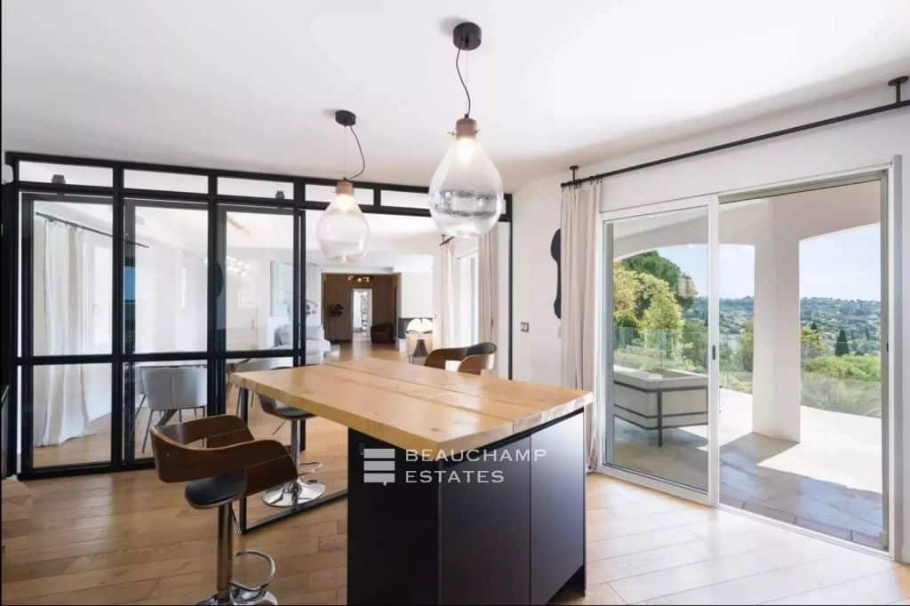 Exceptional Seaviews – 5-Bedroom Villa