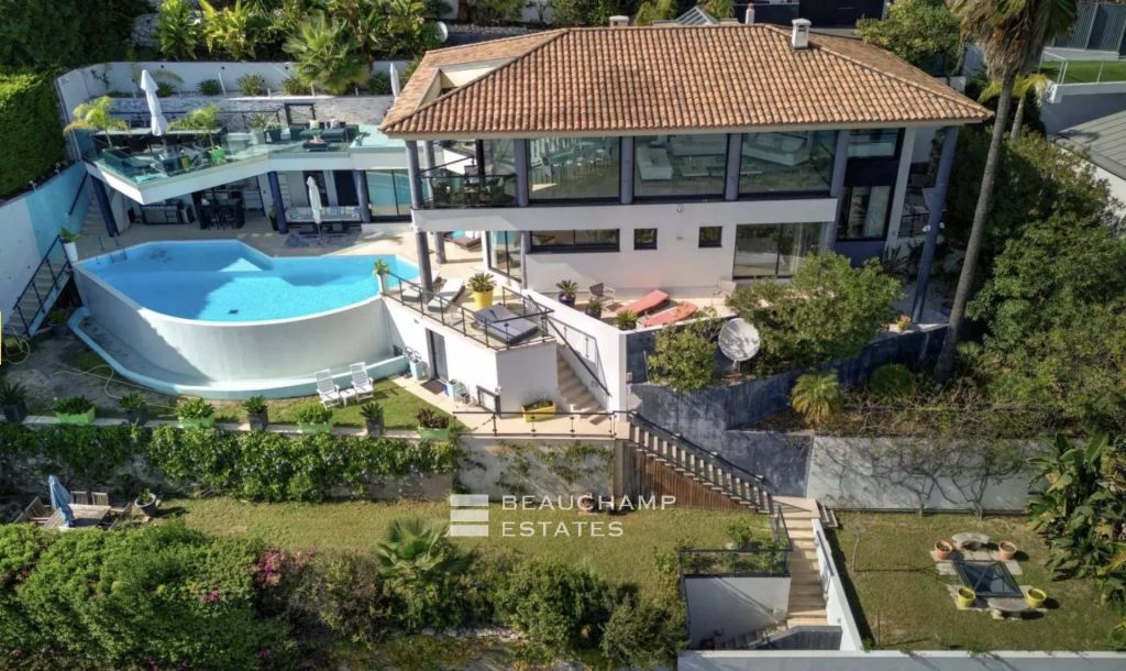 Exceptional Villa with Panoramic Sea View – 10 Minutes from Monaco
