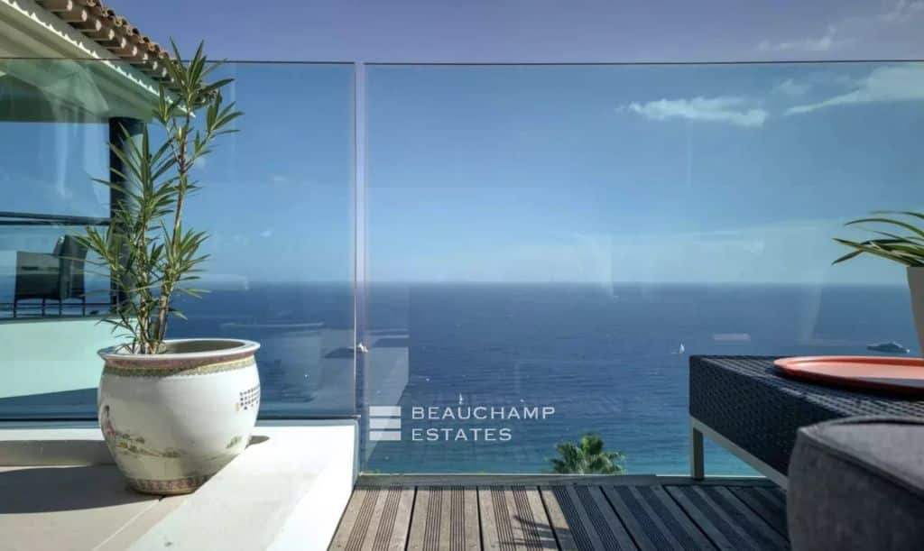 Exceptional Villa with Panoramic Sea View – 10 Minutes from Monaco