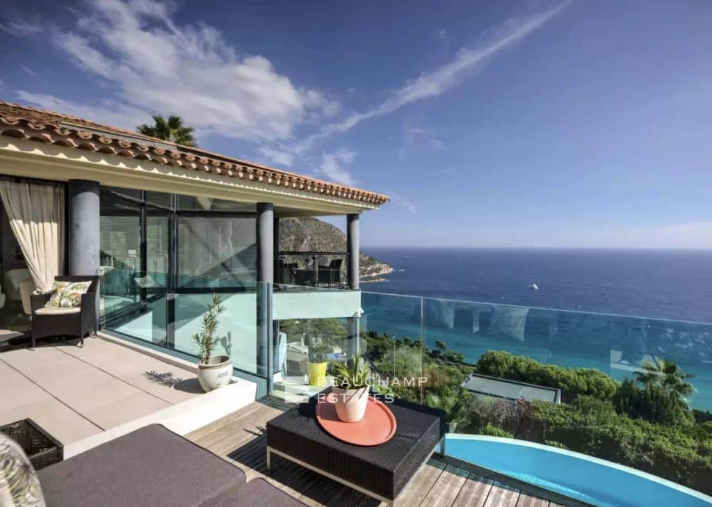 Exceptional Villa with Panoramic Sea View – 10 Minutes from Monaco