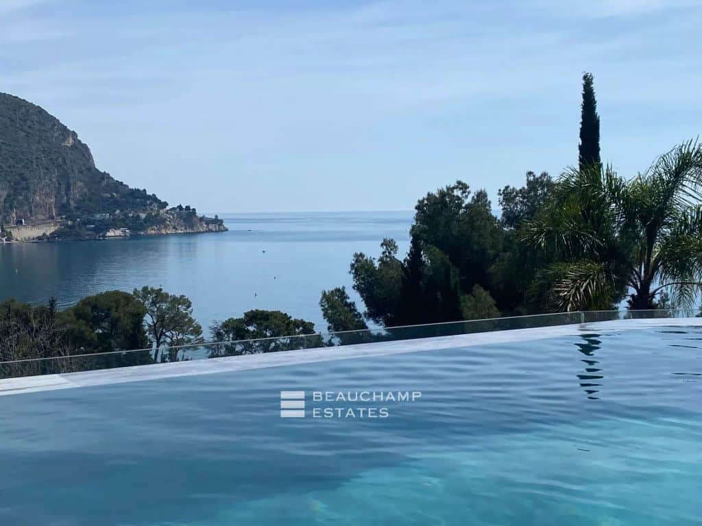 Exceptional Villa with Panoramic Views – Near Monaco