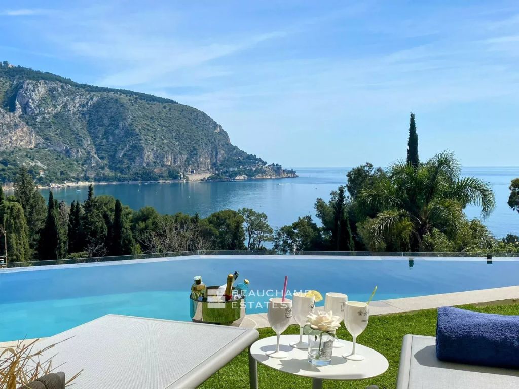 Exceptional Villa with Panoramic Views – Near Monaco