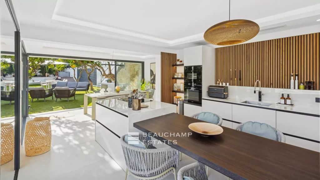 Contemporary 4-Bedroom Villa with Panoramic Sea View – Èze