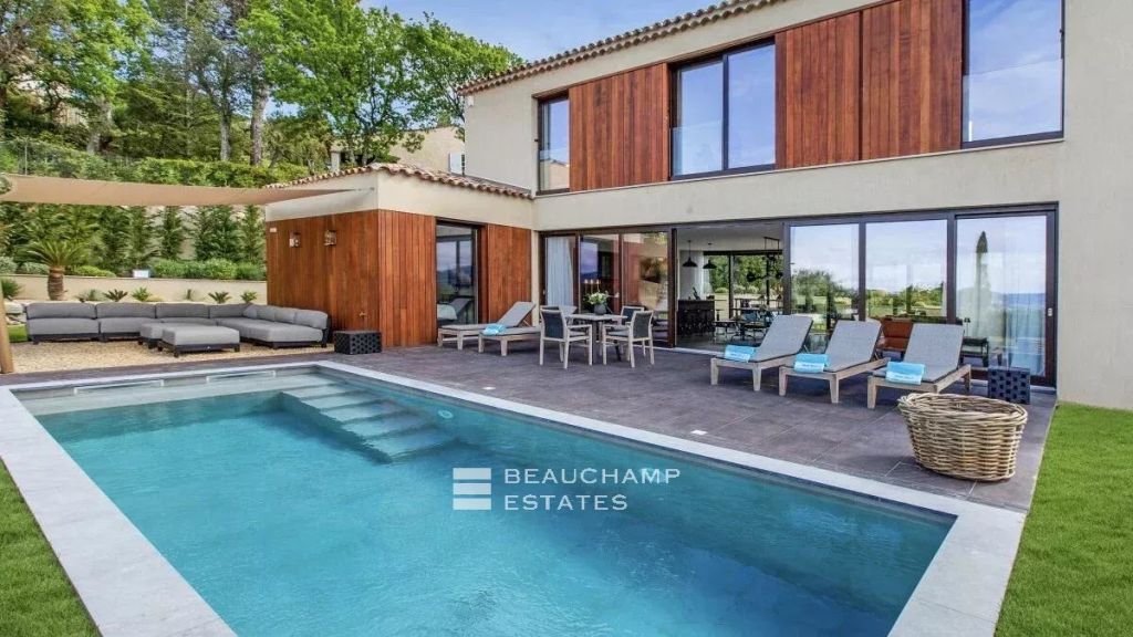 Exceptional villa with sea view in a secure residence at the entrance to Saint-Tropez