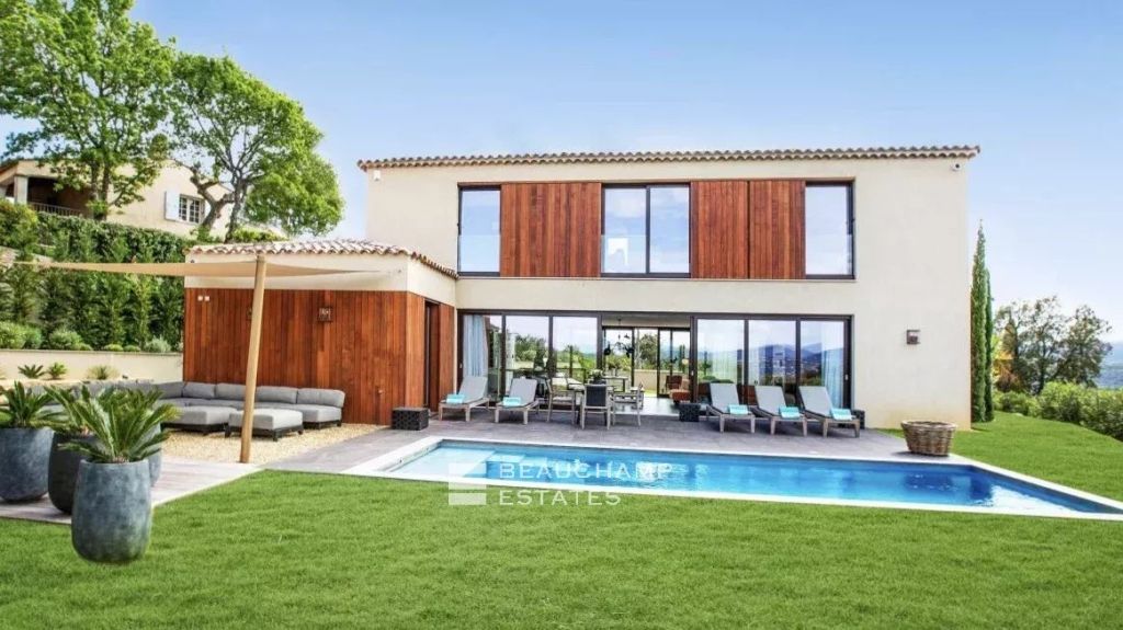 Exceptional villa with sea view in a secure residence at the entrance to Saint-Tropez