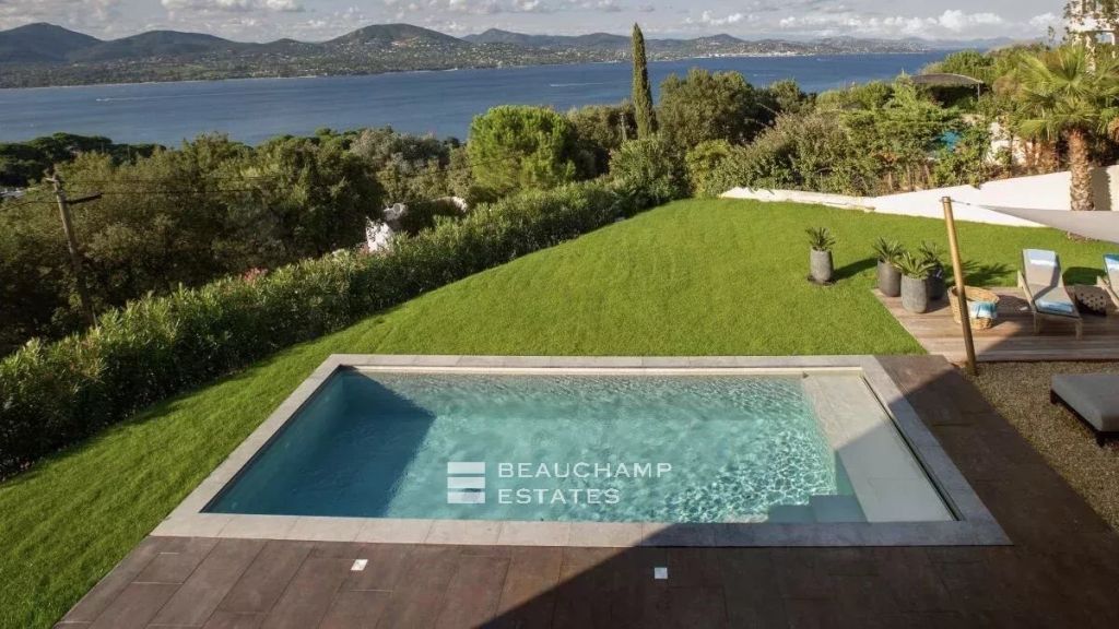 Exceptional villa with sea view in a secure residence at the entrance to Saint-Tropez