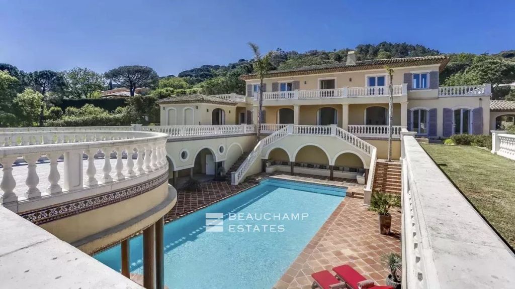 Exceptional villa with sea view in Saint-Tropez