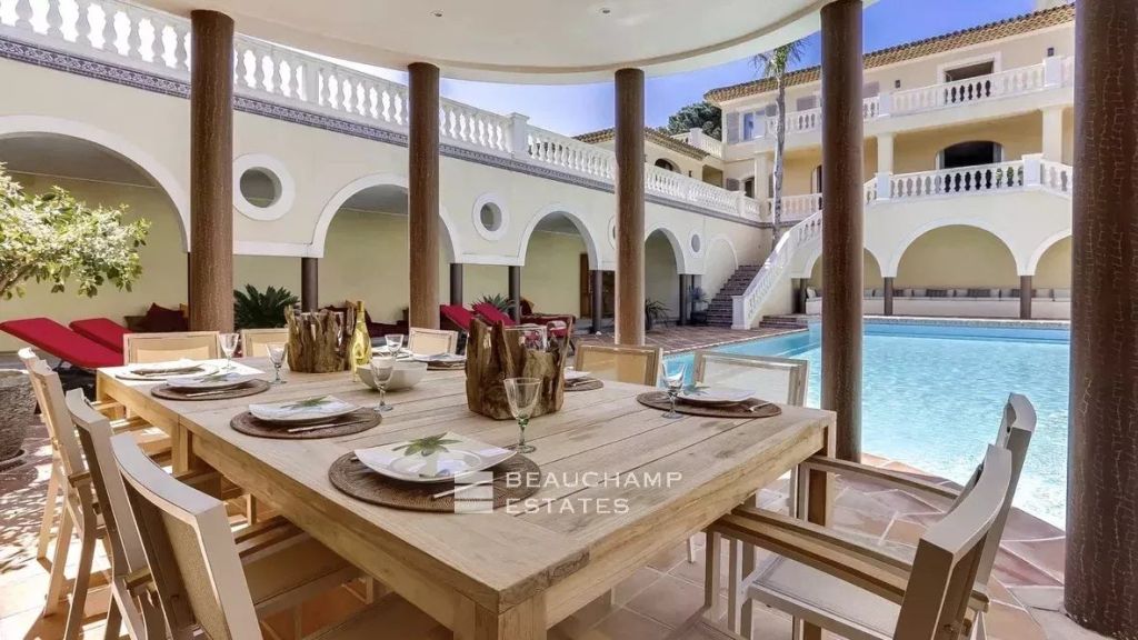 Exceptional villa with sea view in Saint-Tropez