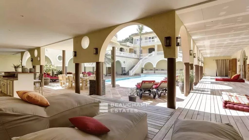 Exceptional villa with sea view in Saint-Tropez