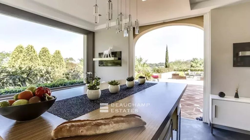 Exceptional villa with sea view in Saint-Tropez