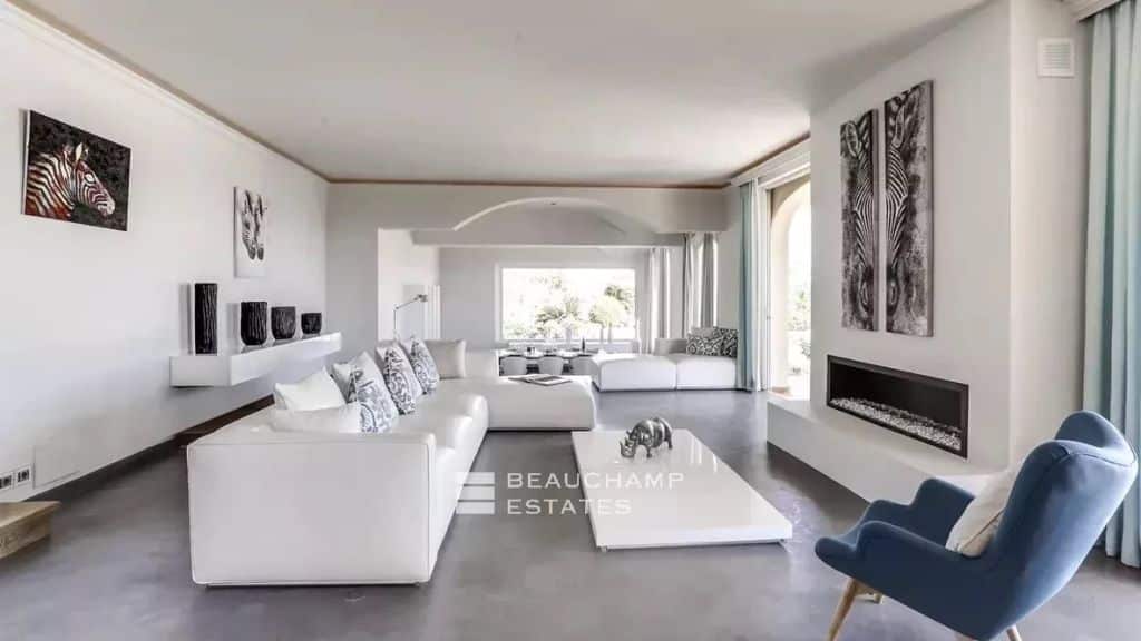 Exceptional villa with sea view in Saint-Tropez