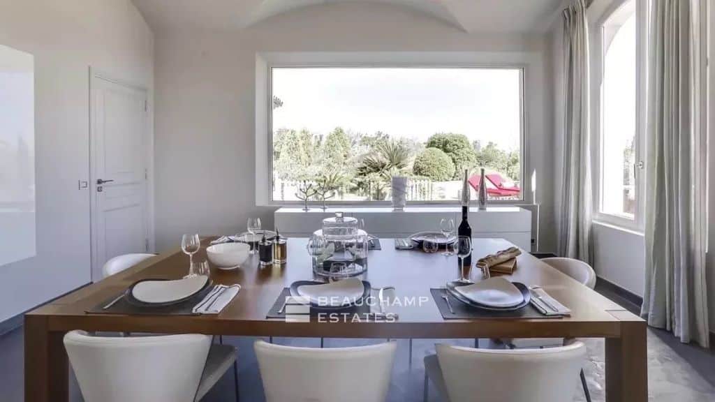 Exceptional villa with sea view in Saint-Tropez