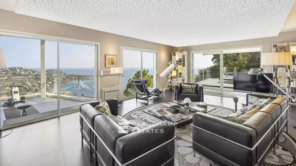 Exclusive – Contemporary 3-Bedroom villa with sea view – Saint-Raphaël