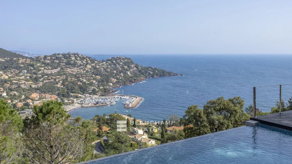Exclusive – Contemporary 3-Bedroom villa with sea view – Saint-Raphaël