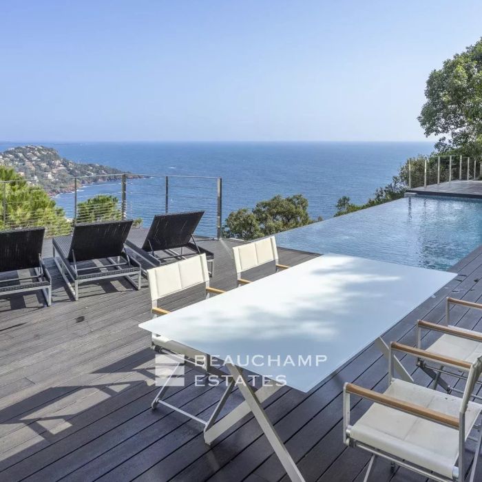 Exclusive – Contemporary 3-Bedroom villa with sea view – Saint-Raphaël
