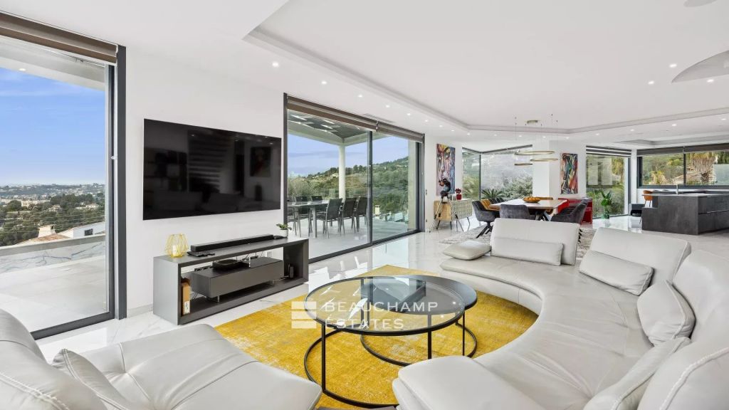 Contemporary 5-Bedroom Villa with Sea View – Nice