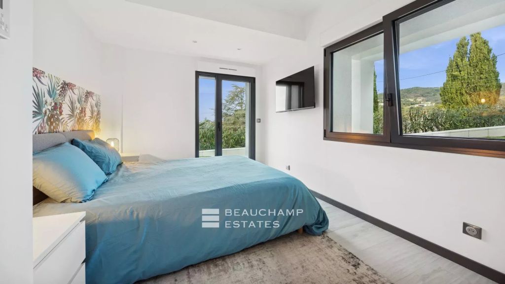 Contemporary 5-Bedroom Villa with Sea View – Nice