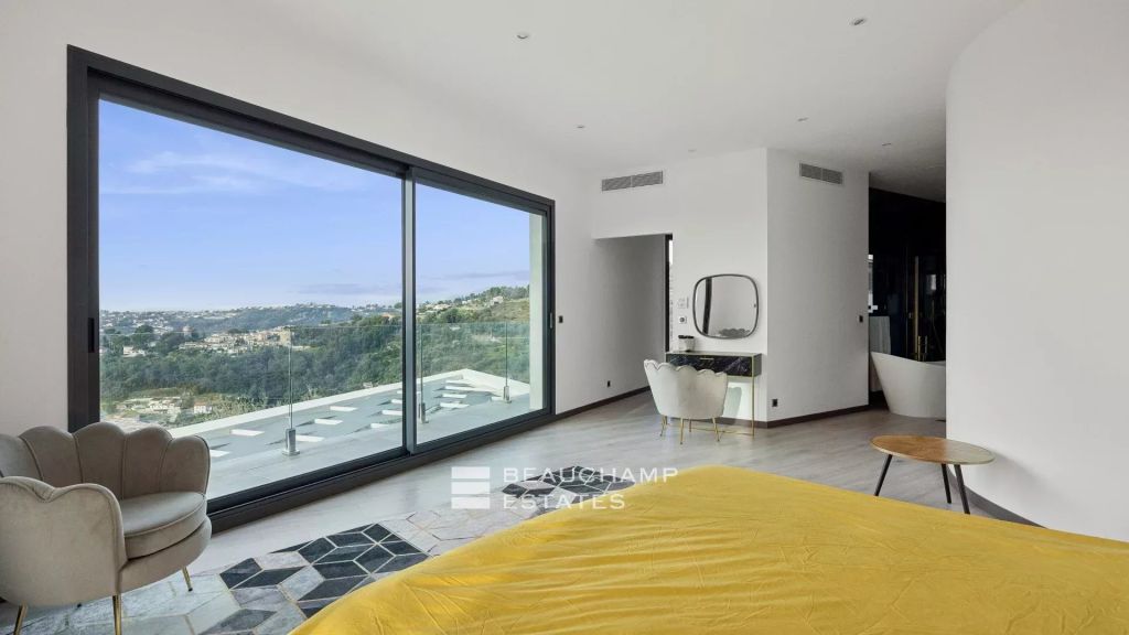 Contemporary 5-Bedroom Villa with Sea View – Nice
