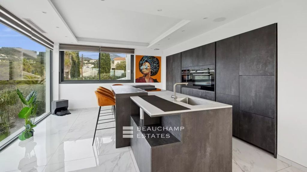Contemporary 5-Bedroom Villa with Sea View – Nice