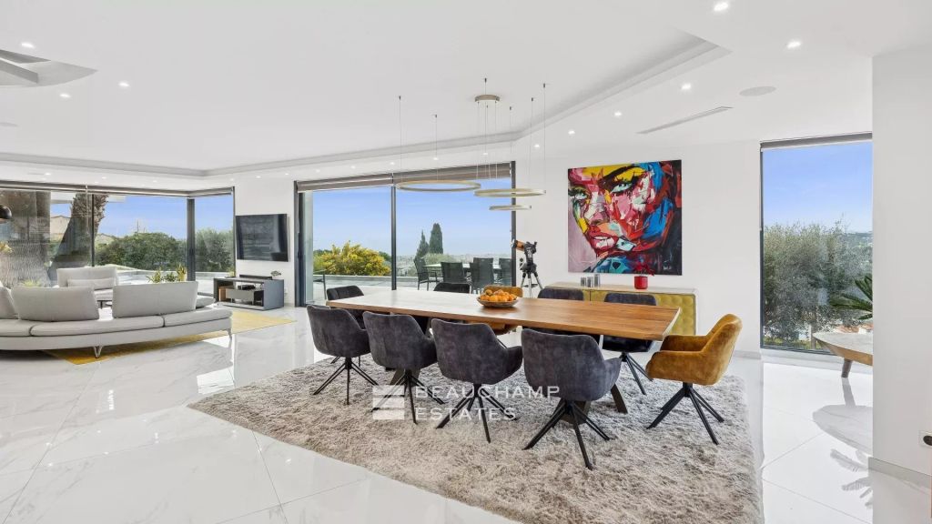 Contemporary 5-Bedroom Villa with Sea View – Nice