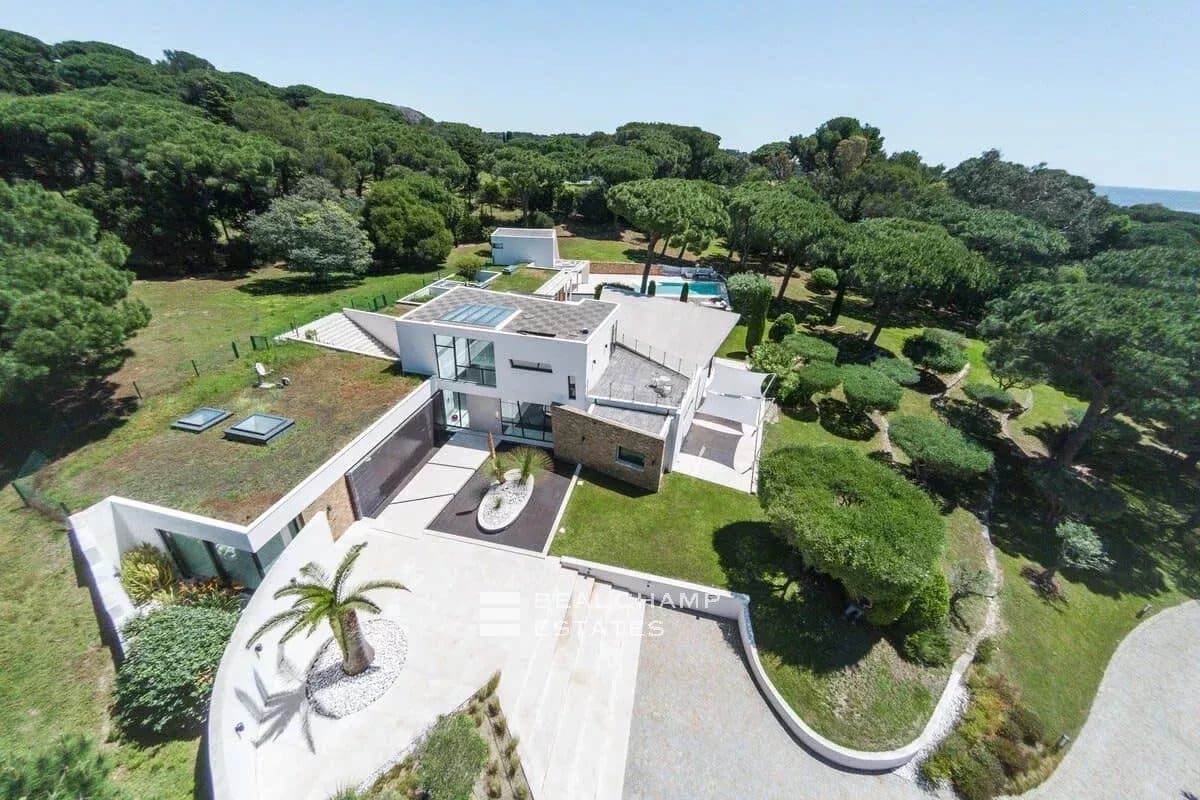 Exclusive luxury domain 8 bedrooms in Cap Tahiti, Pampelonne Exclusive luxury domain 8 bedrooms in Cap Tahiti, Pampelonne