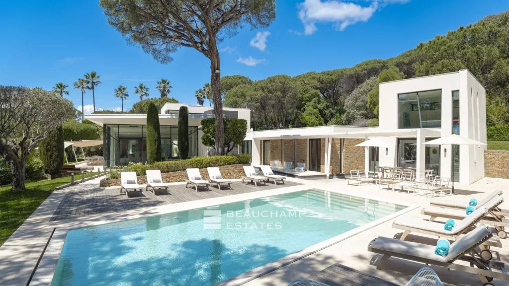 Exclusive luxury domain 8 bedrooms in Cap Tahiti, Pampelonne