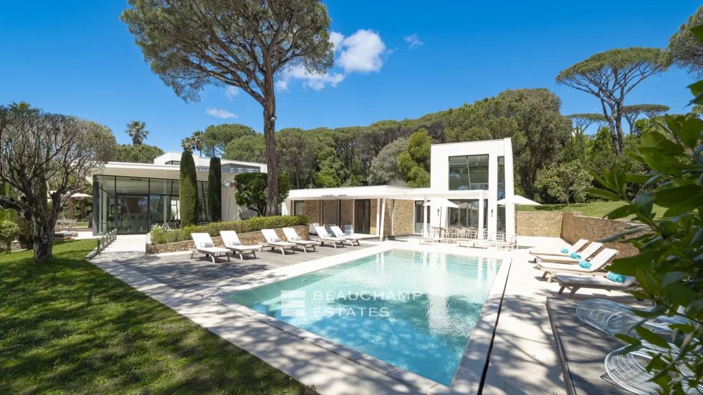 Exclusive luxury domain 8 bedrooms in Cap Tahiti, Pampelonne