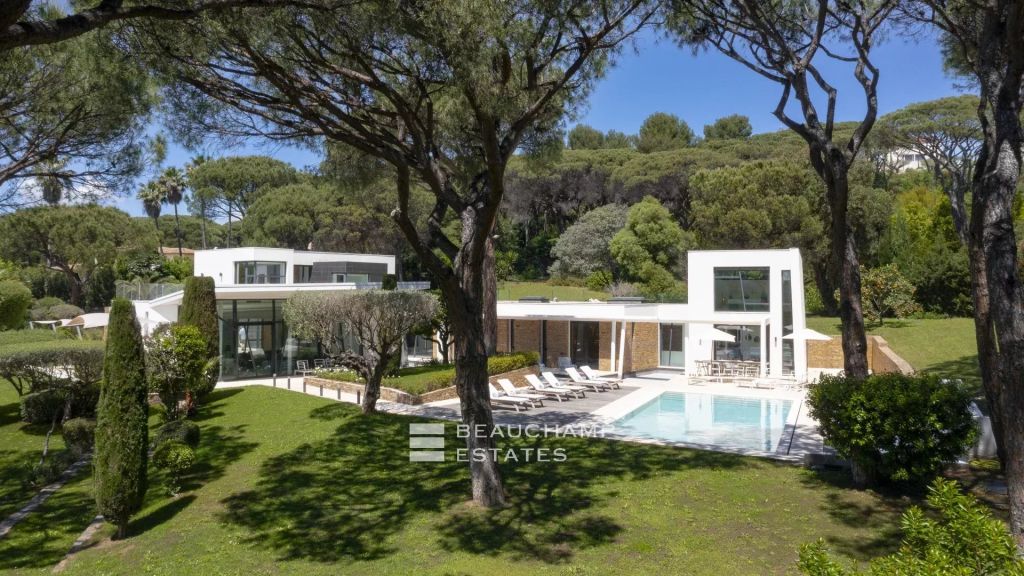 Exclusive luxury domain 8 bedrooms in Cap Tahiti, Pampelonne