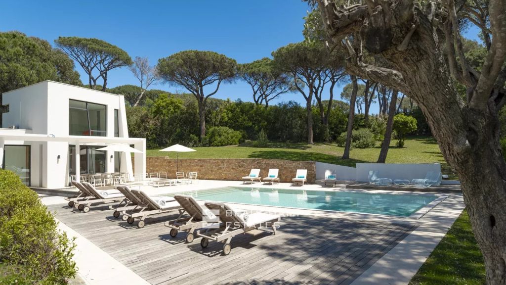 Exclusive luxury domain 8 bedrooms in Cap Tahiti, Pampelonne
