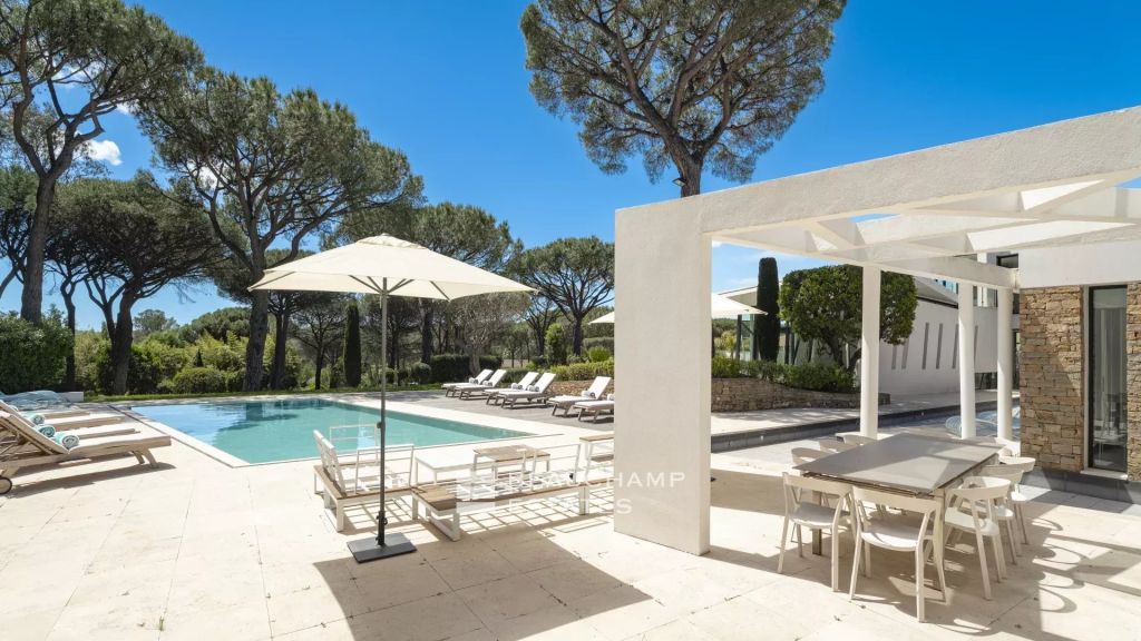 Exclusive luxury domain 8 bedrooms in Cap Tahiti, Pampelonne