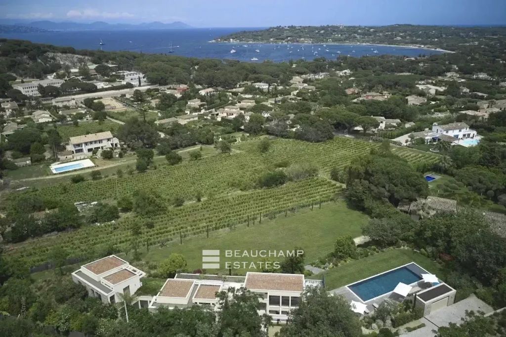 For sale in Saint-Tropez – Stunning architect-designed home with sea view.