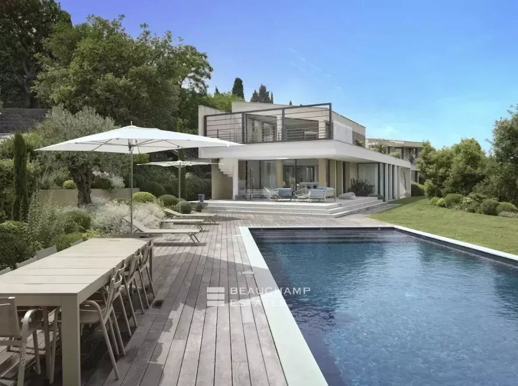 For sale in Saint-Tropez – Stunning architect-designed home with sea view.
