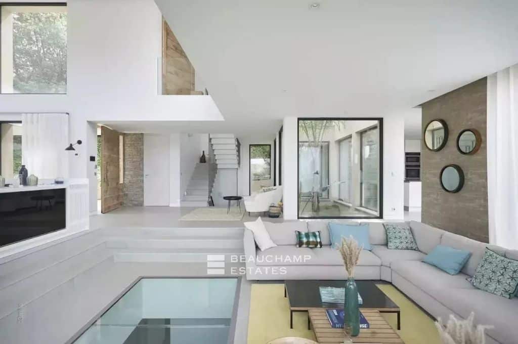 For sale in Saint-Tropez – Stunning architect-designed home with sea view.