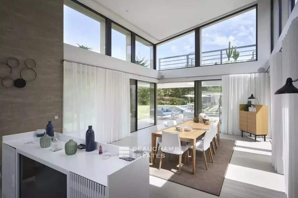 For sale in Saint-Tropez – Stunning architect-designed home with sea view.