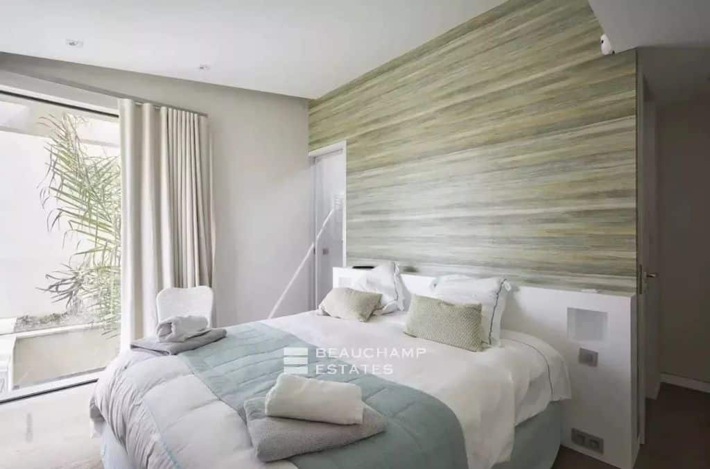 For sale in Saint-Tropez – Stunning architect-designed home with sea view.