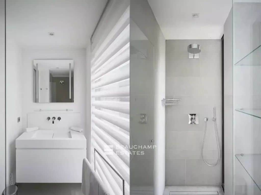 For sale in Saint-Tropez – Stunning architect-designed home with sea view.