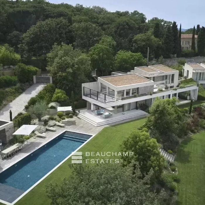 Saint Tropez – Luxueuse villa contemporaine avec vue mer à vendre