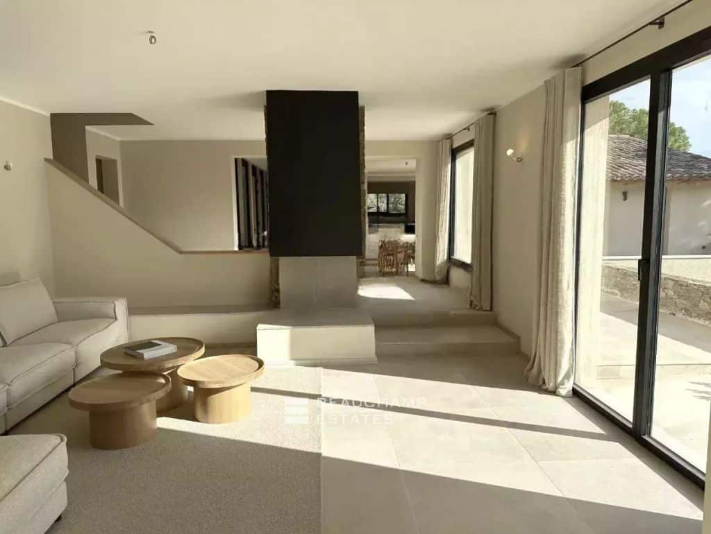 FULLY RENOVATED VILLA WITH SEA VIEW AND OVERLOOKING ST TROPEZ”