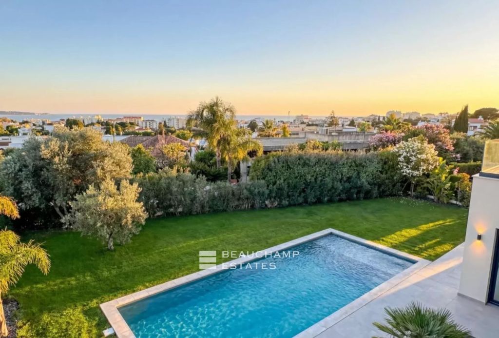 Golfe-Juan – Renovated Contemporary Villa Close to the Port and Beaches