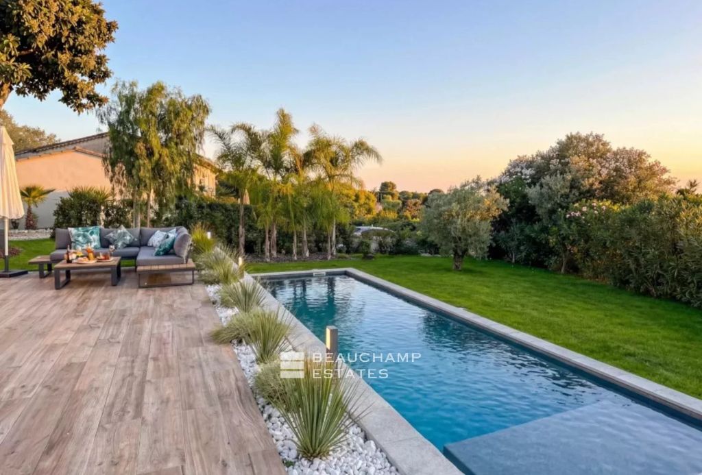 Golfe-Juan – Renovated Contemporary Villa Close to the Port and Beaches