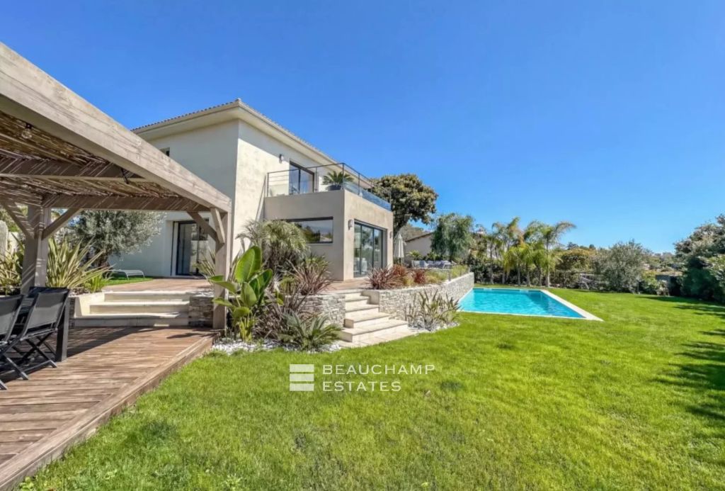 Golfe-Juan – Renovated Contemporary Villa Close to the Port and Beaches