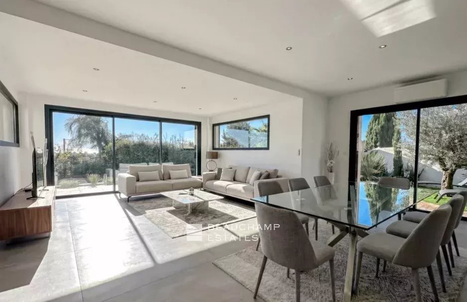 Golfe-Juan – Renovated Contemporary Villa Close to the Port and Beaches