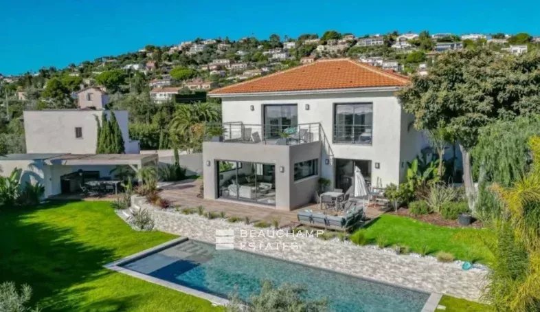 Golfe-Juan – Renovated Contemporary Villa Close to the Port and Beaches