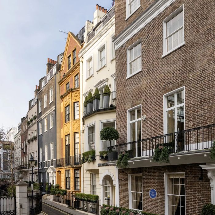 Grade II listed townhouse with double garage and mews in Mayfair.