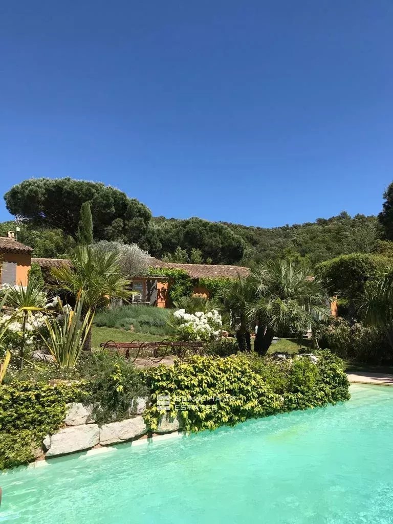 GRIMAUD – EXTRAORDINARY LUMINOUS AND ELEGANT PROVENCALE HOME NESTLED IN TOTAL PRIVACY