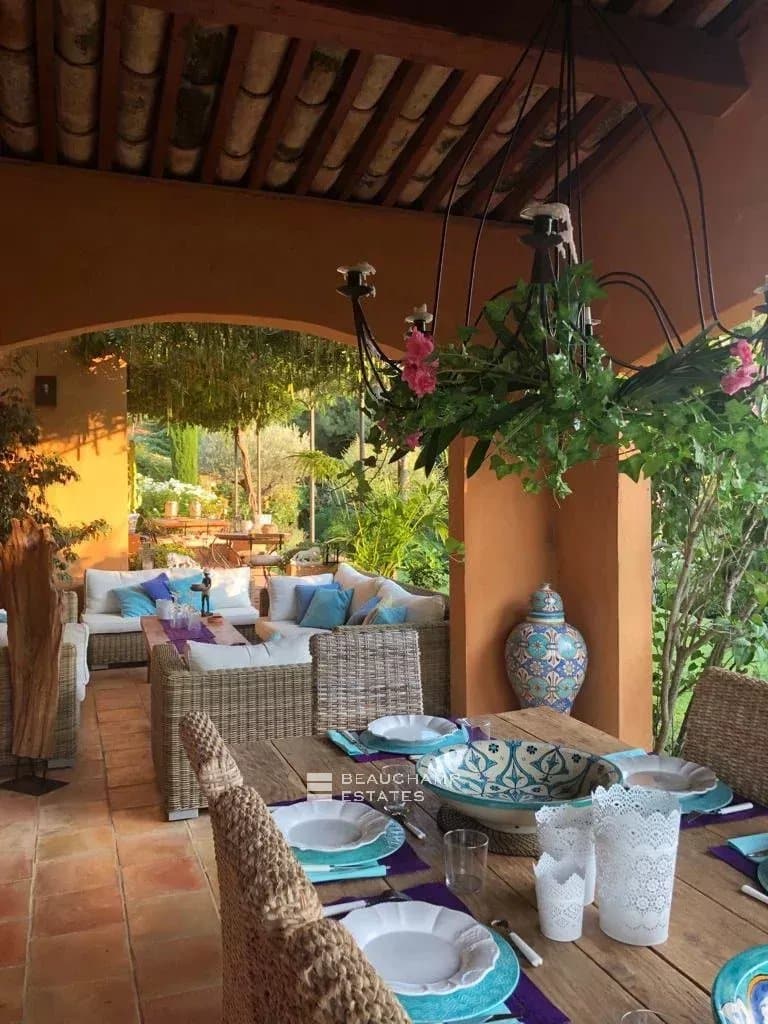 GRIMAUD – EXTRAORDINARY LUMINOUS AND ELEGANT PROVENCALE HOME NESTLED IN TOTAL PRIVACY