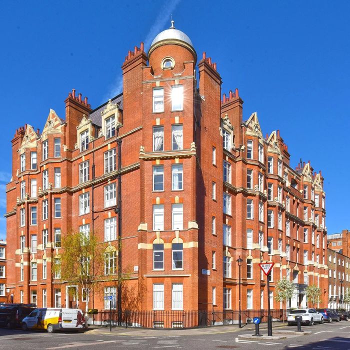 Ground floor apartment with private patio on Upper Montagu Street