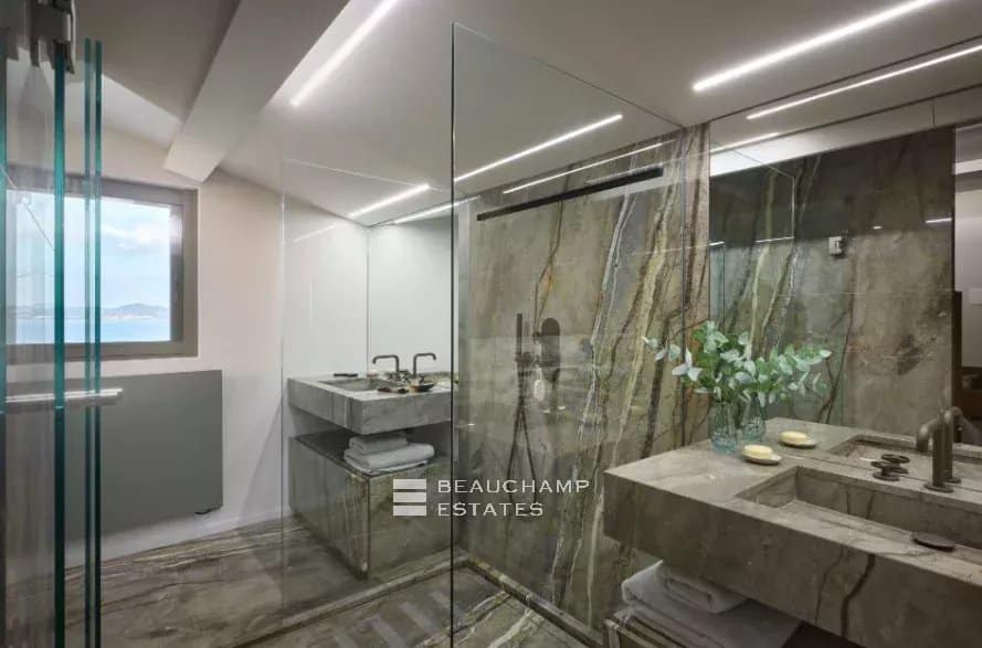 Gulf of St Tropez – Grimaud – Pieds dans l’eau